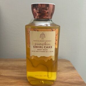 Bath & Body Works Pumpkin Swirl Cake Body Wash 10 oz (Pumpkin Spice)